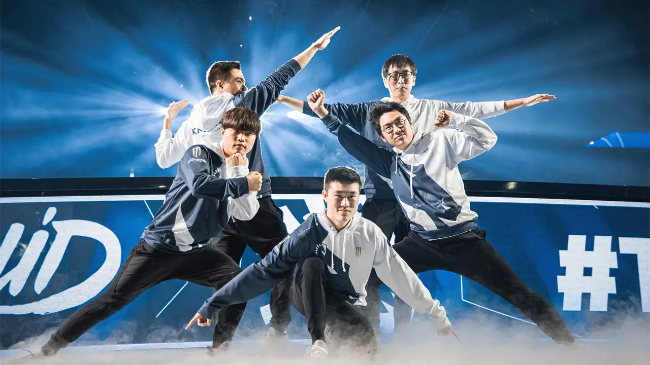 Team Liquid League of Legends pose at LCS finals 2018