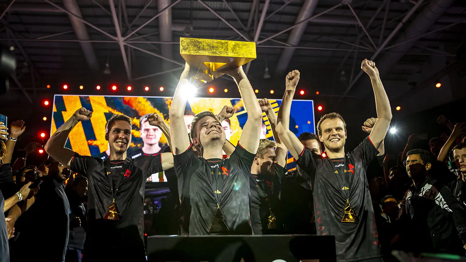 Astralis lifts BLAST Global Finals trophy