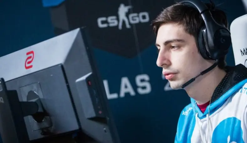 shroud competing at ESL Pro League.