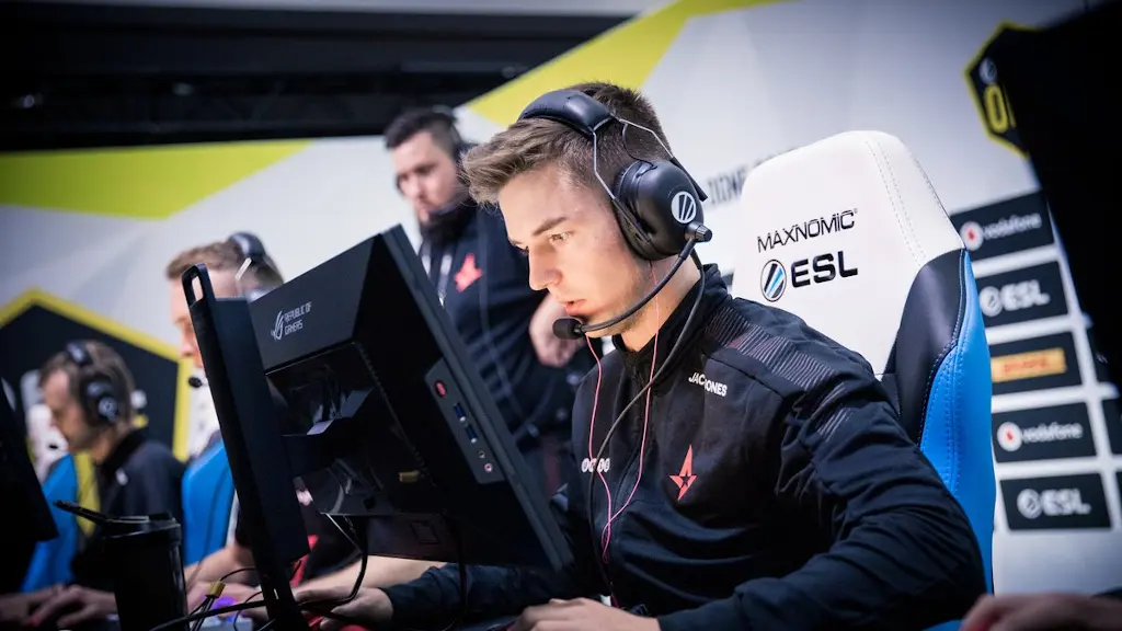 dev1ce playing csgo