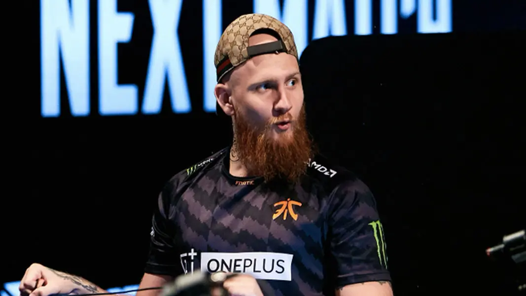 Krimz in a Fnatic jersey