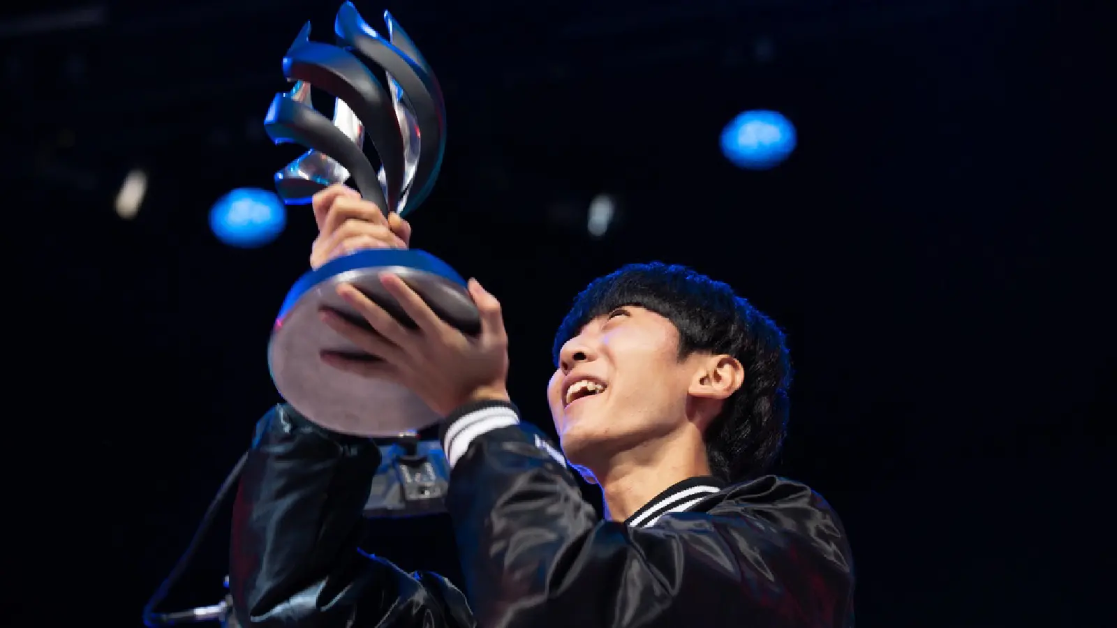 Profit lifts the 2018 Playoffs MVP