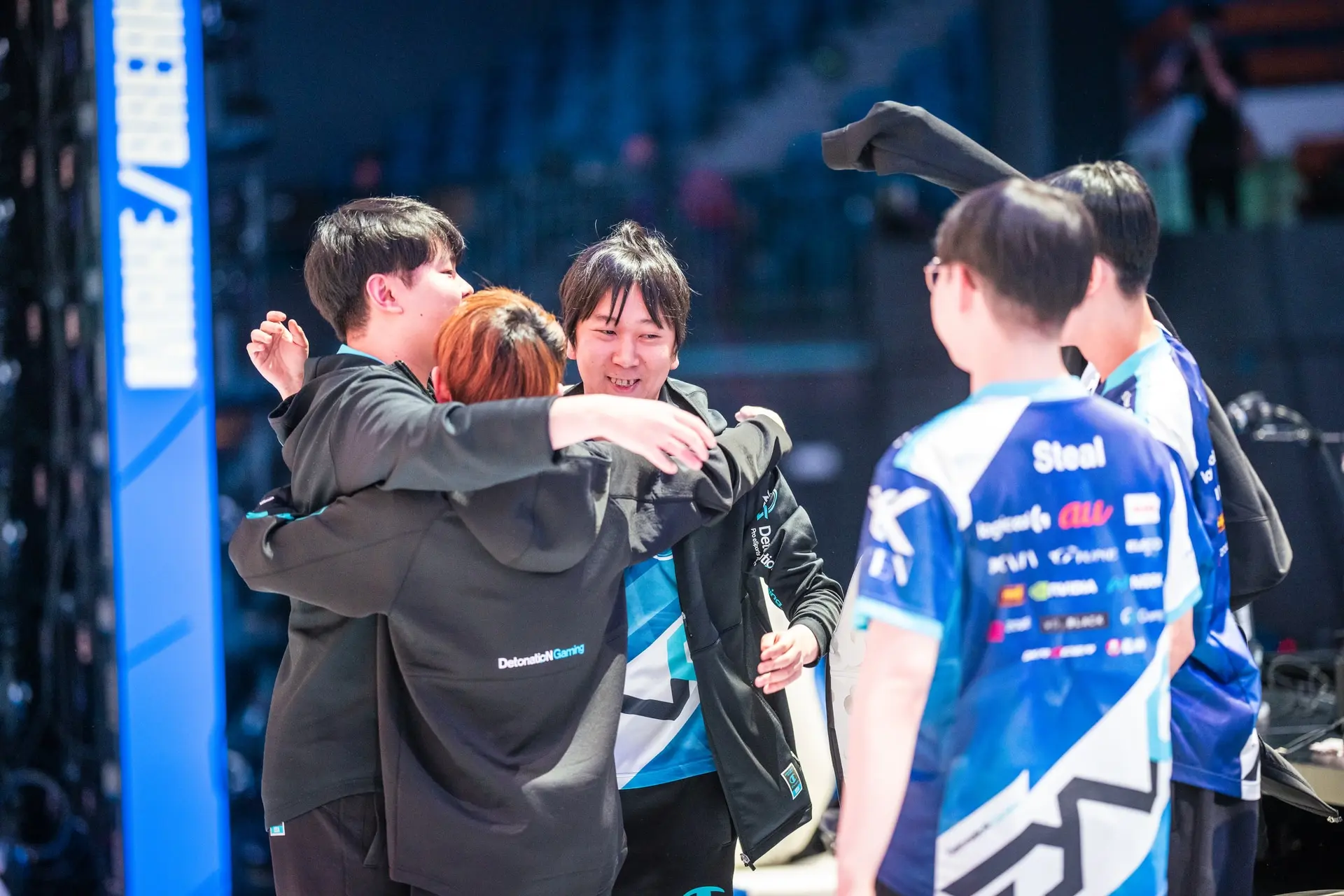 Detonation FocusMe celebrating after Worlds 2021 win