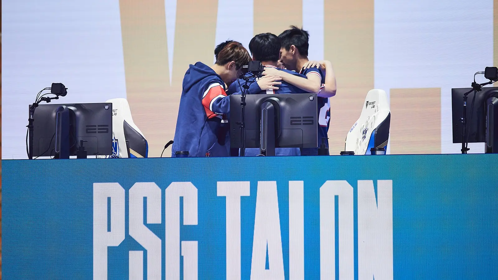 PSG Talon celebrate