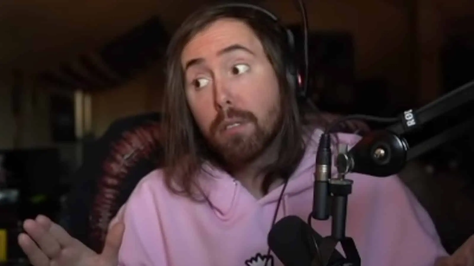 Asmongold pink hoodie microphone