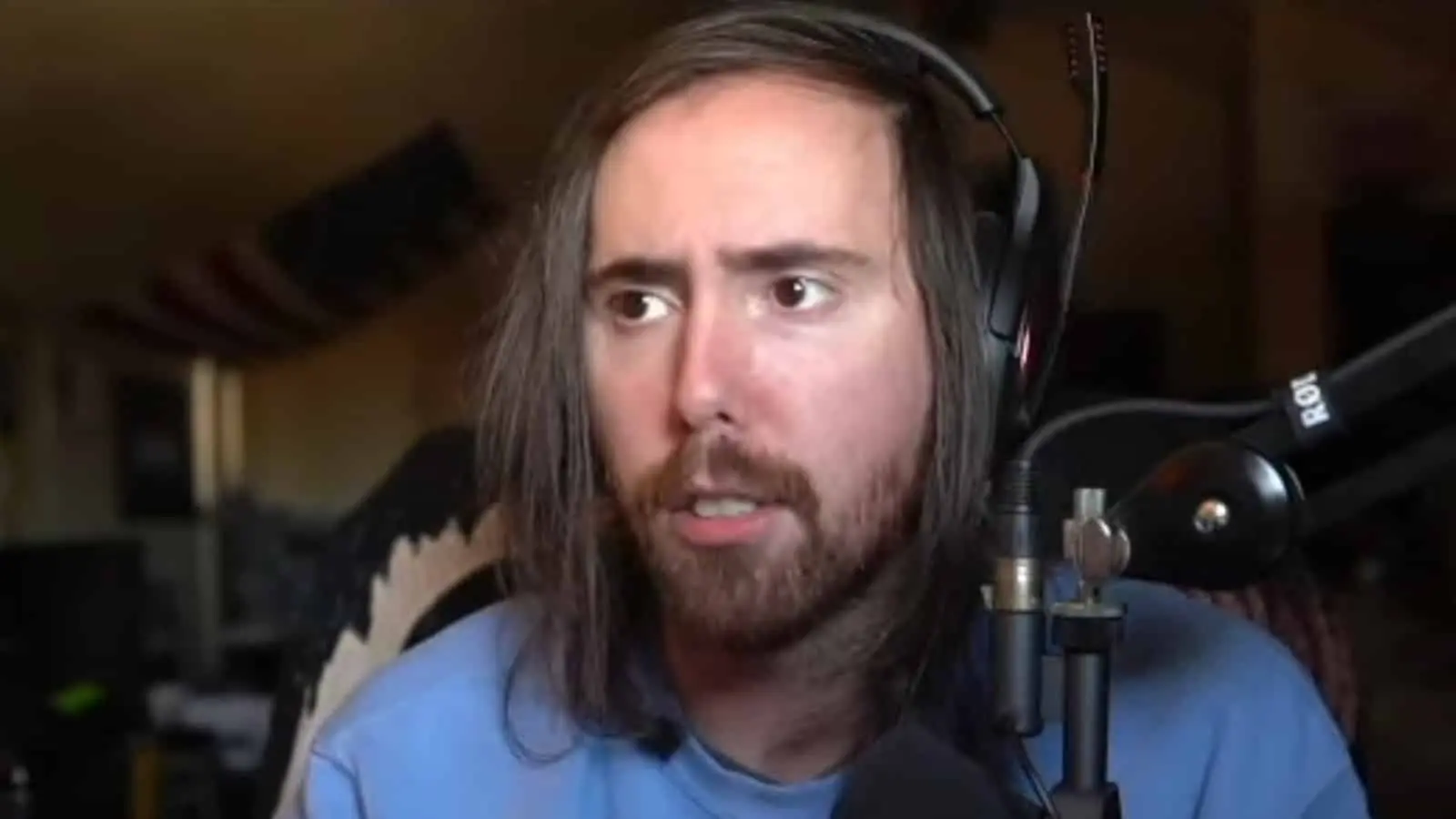 asmongold microphone blue shirt