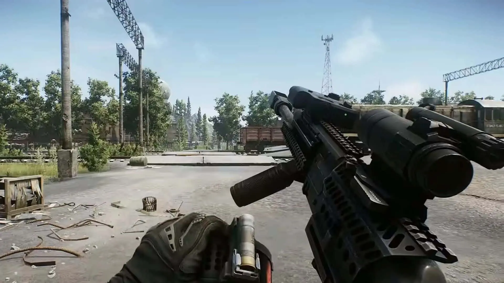 player in escape from tarkov reloading clip