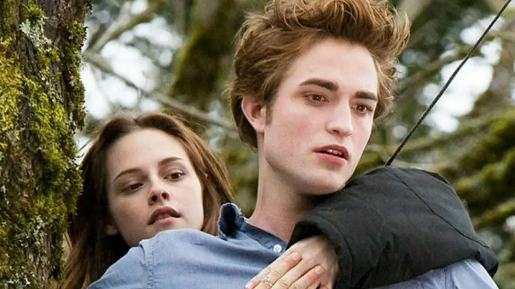 Bella holds onto edward in twilight