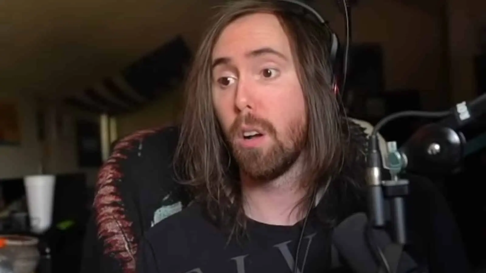 asmongold black shirt