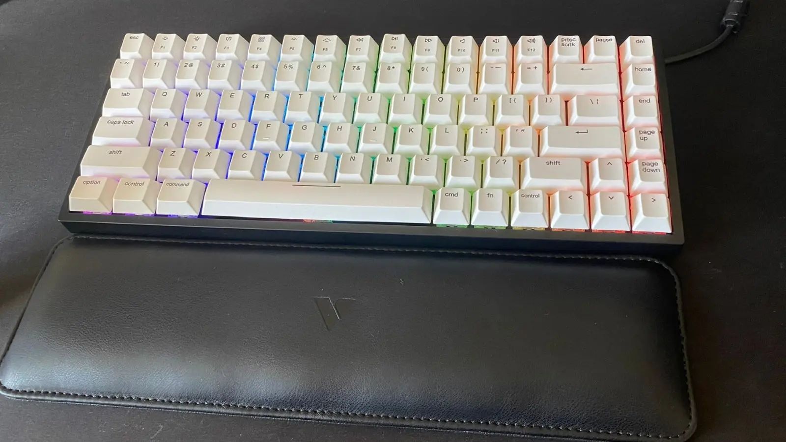 Vissles V84 mechanical keyboard with wrist rest