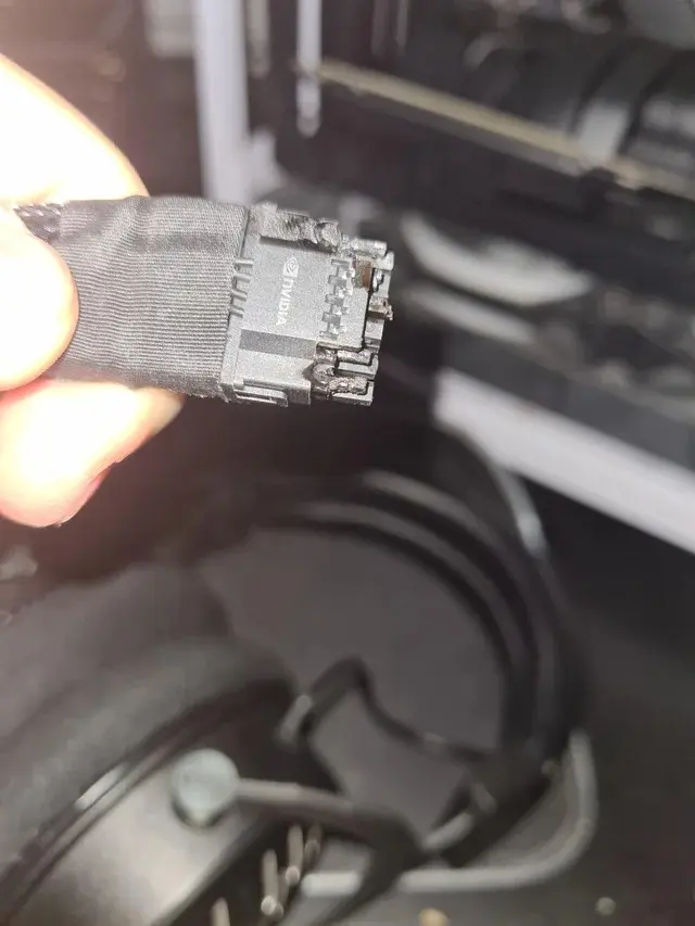 RTX 4090 melted power connector