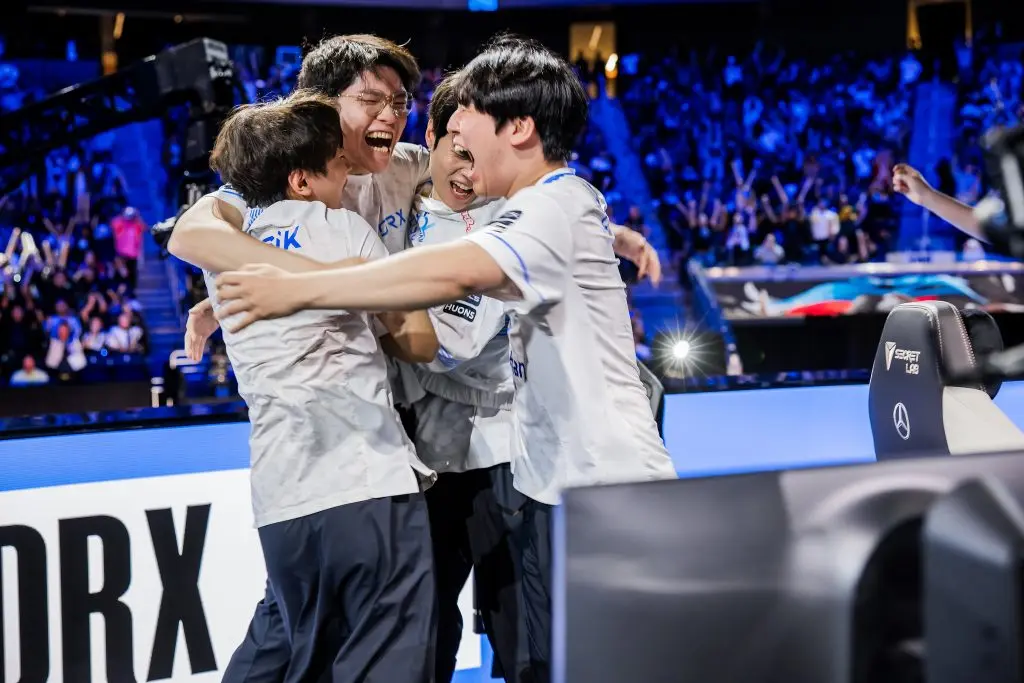 DRX celebrates Worlds 2022 win