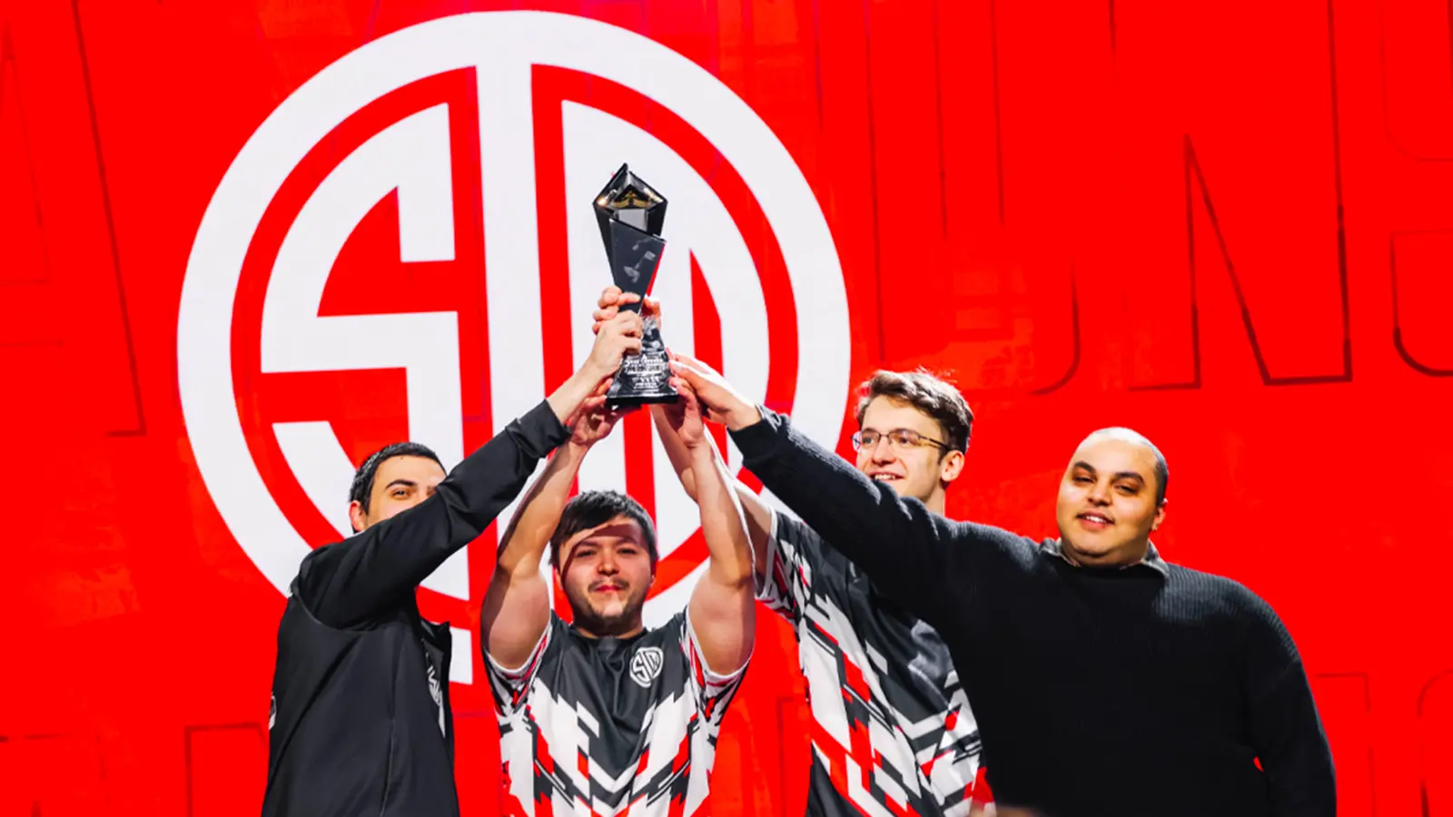 Team TSM celebrating their win at ALGS Split 1 Playoffs in London