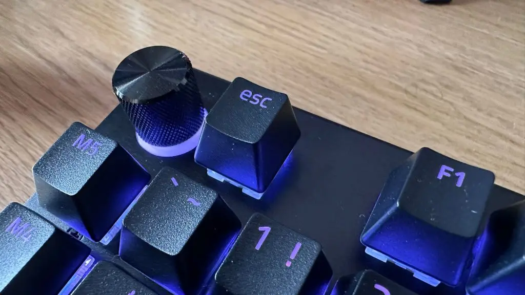 BlackWidow V4 Pro knob