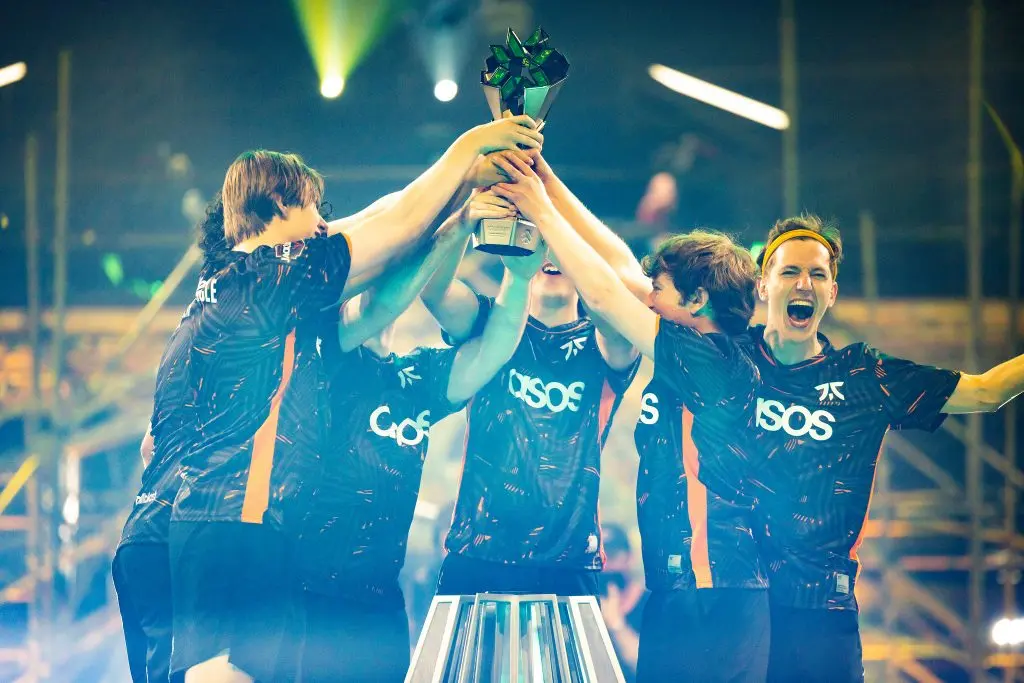 Fnatic an EMEA Valorant team hoisting the VCT LOCK//IN trophy