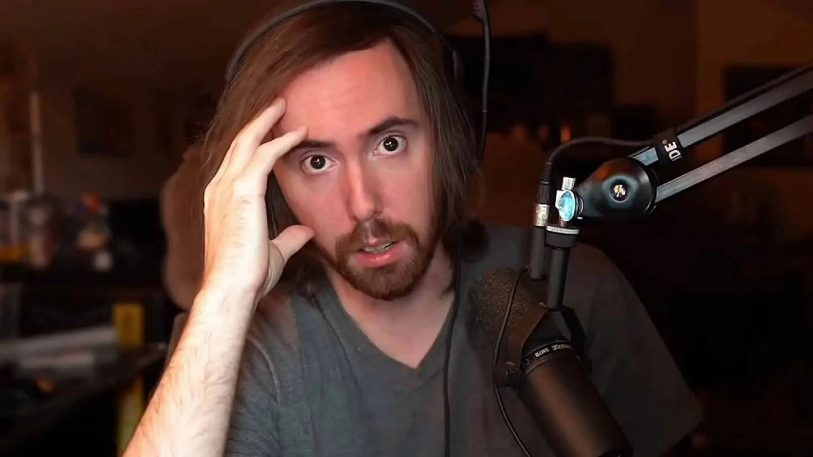 Asmongold streaming on Twitch