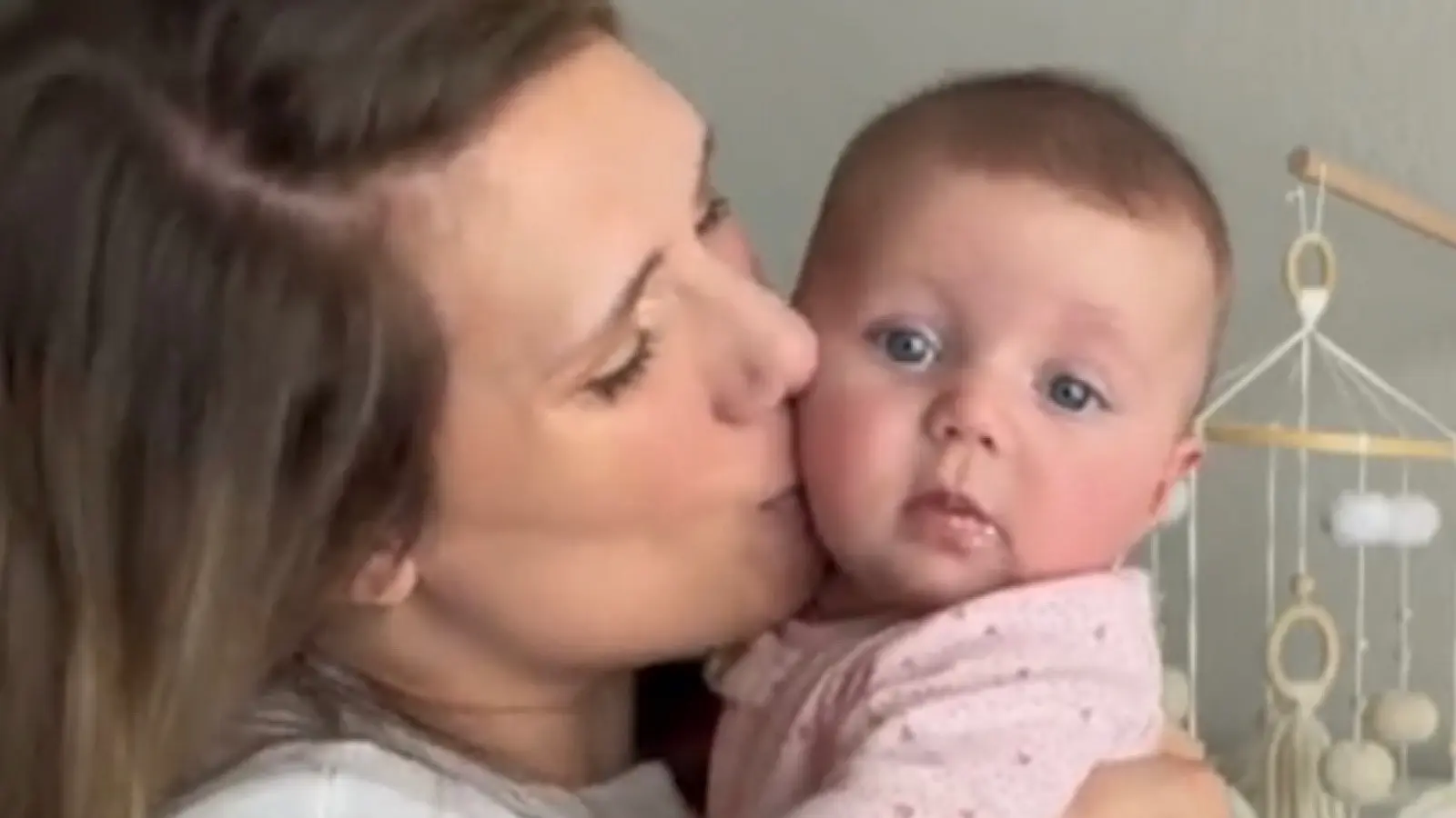 TikTok mom Arianna Schlossberg and infant daughter.