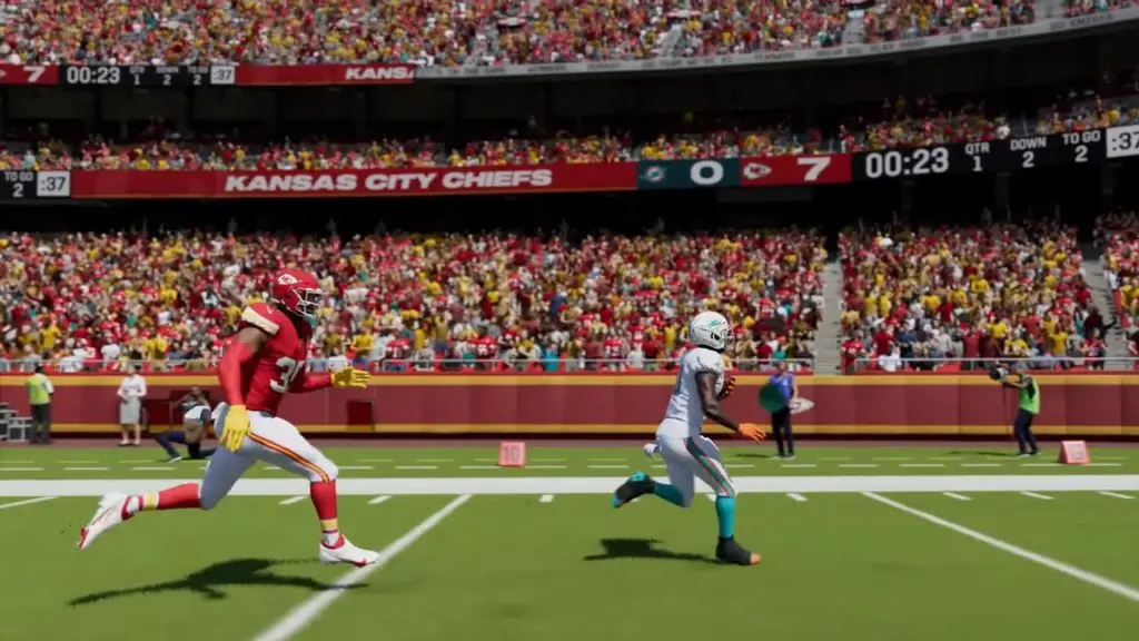 nfl madden 24 player running with ball