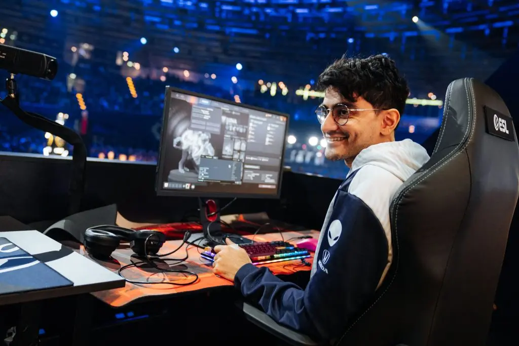 Image featuring the captain of Team Liquid's dota 2 roster, Aydin "iNSaNiA" Sarkohi.