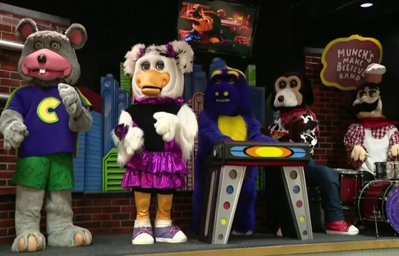 The Chuck E Cheese animatronics