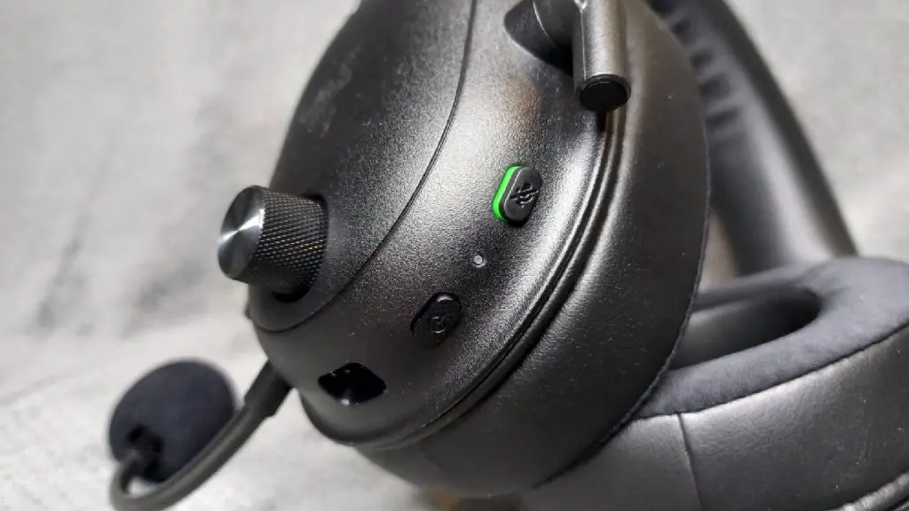 Razer Blackshark V2 Hyperspeed headset volume control