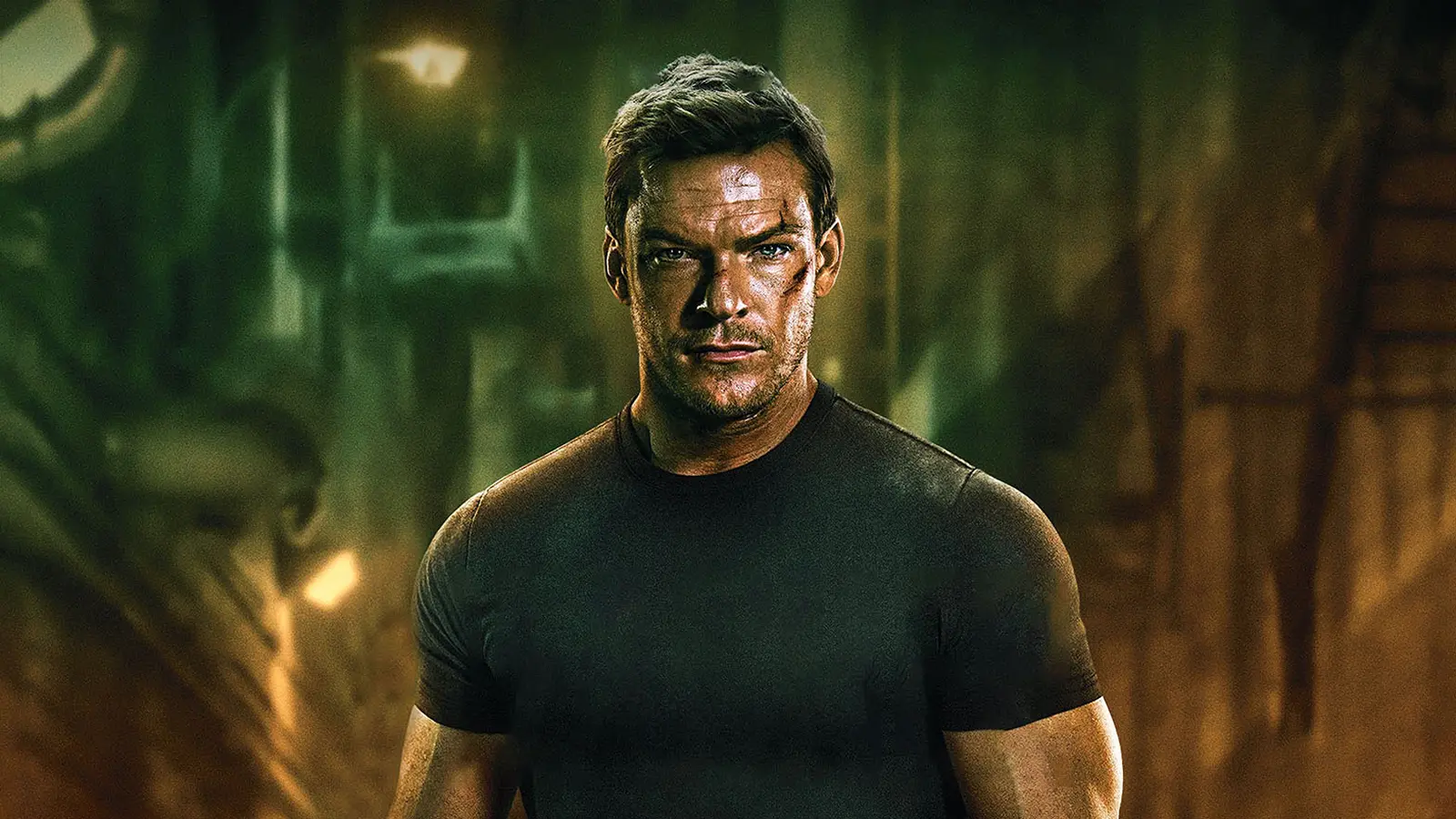 Alan Ritchson as Jack Reacher in Reacher