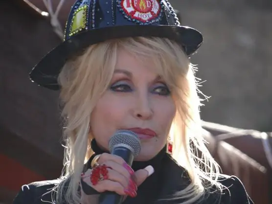 Dolly Parton speaking to a crowd at Dollywood