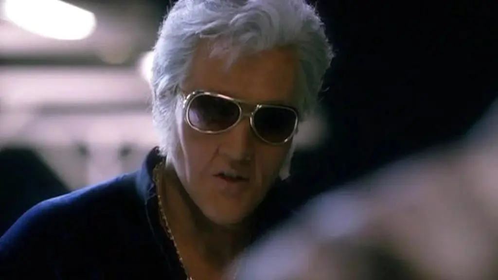 Robert Patrick as Elvis in Lonely Street