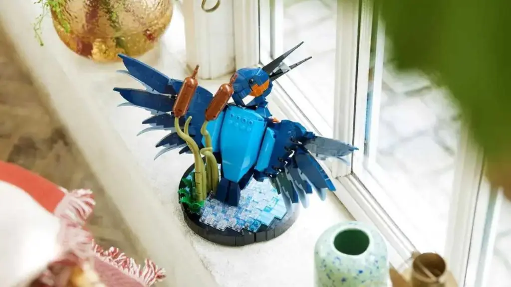 LEGO Icons Kingfisher Bird on display.