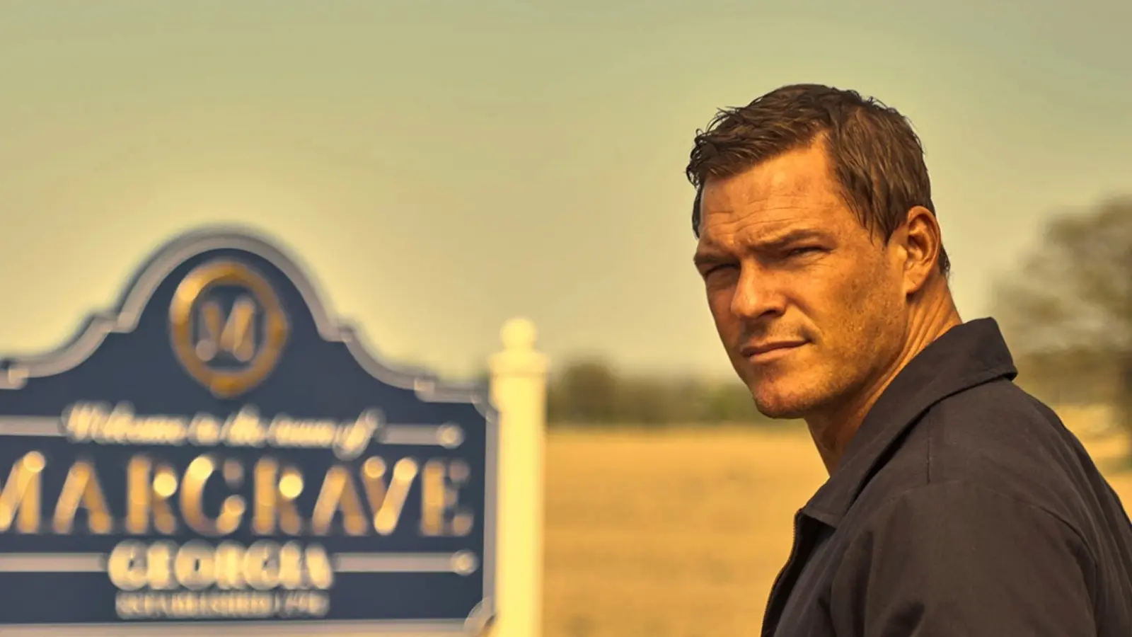 Alan Ritchson as Jack Reacher in Reacher, standing in the desert