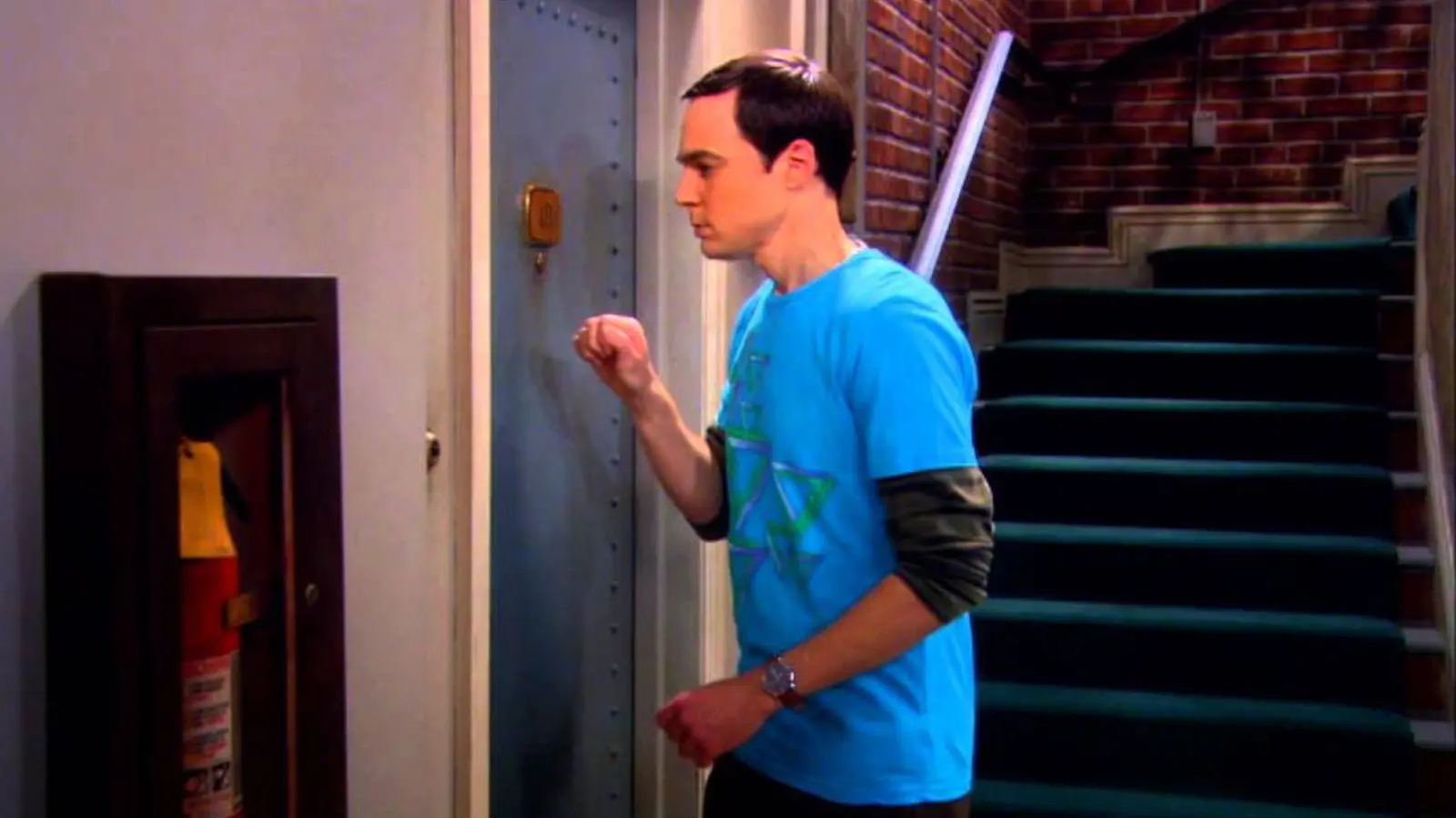 Sheldon Cooper knocking on an apartment door in The Big Bang Theory