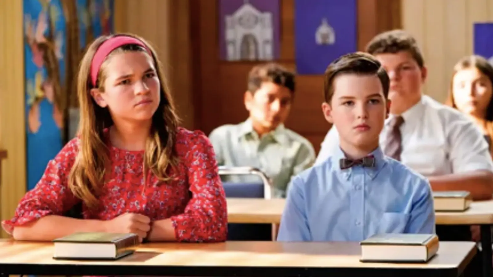 Iain Armitage and Raegan Revord in Young Sheldon