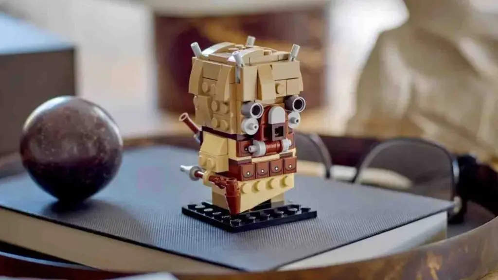 The LEGO BrickHeadz Tusken Raider on display