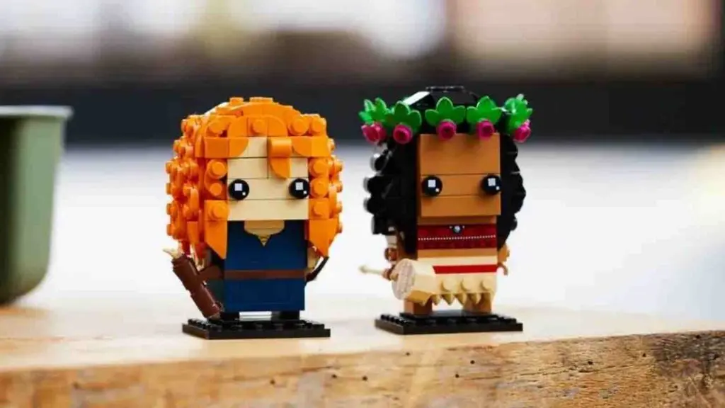 The LEGO BrickHeadz Moana & Merida on display