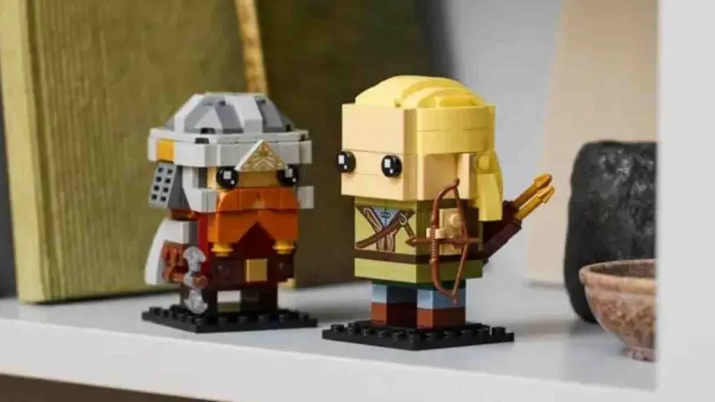 The LEGO BrickHeadz Legolas & Gimli on display