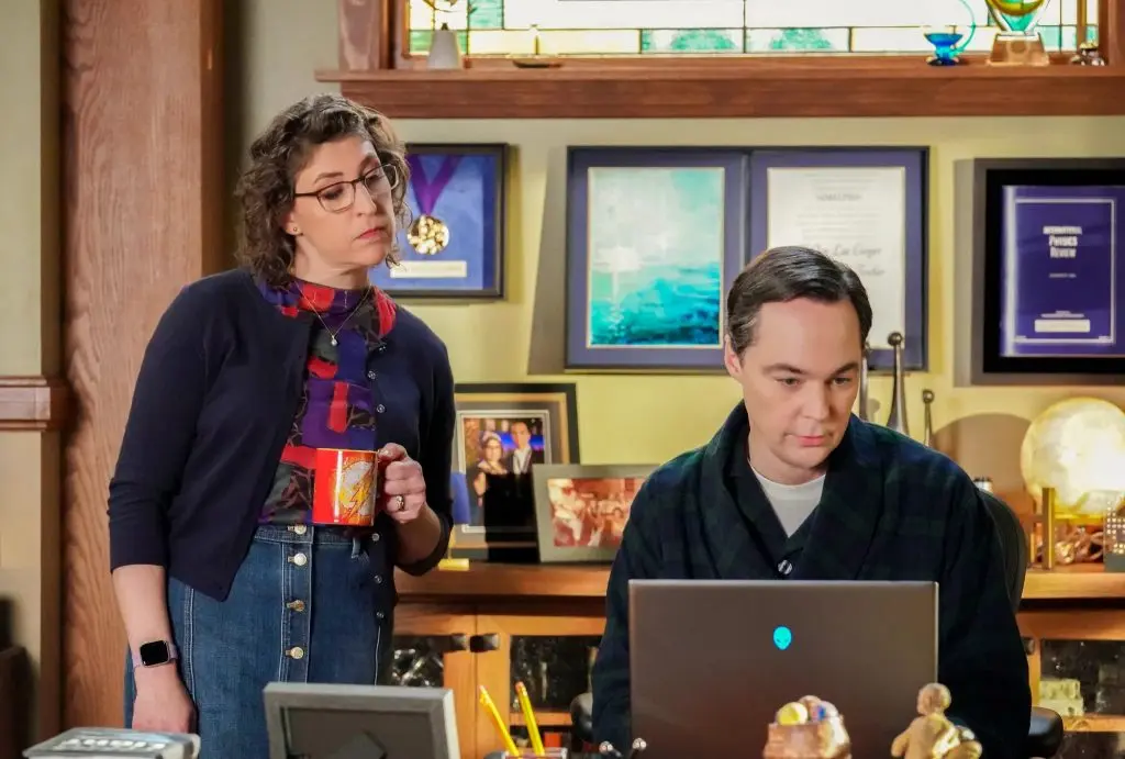 Mayim Bialik and Jim Parsons in the Young Sheldon Season 7 finale