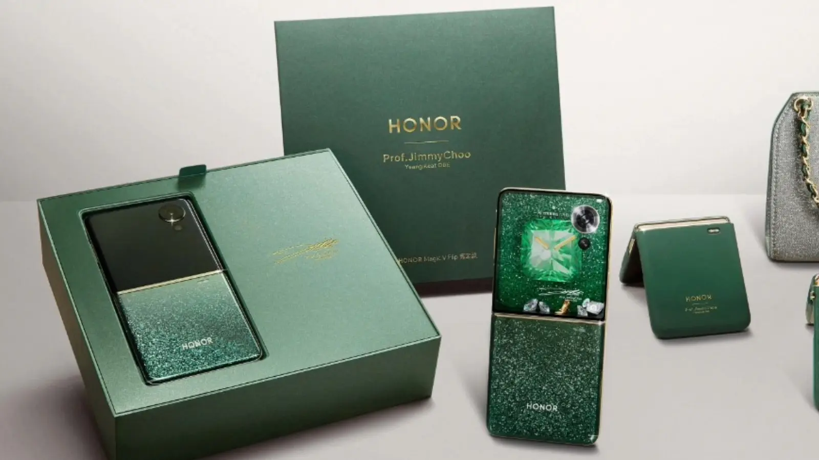 Honor Magic V Flip next to its retail box