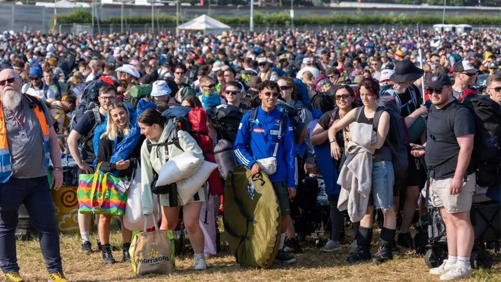 glastonbury attendees waiting to get in