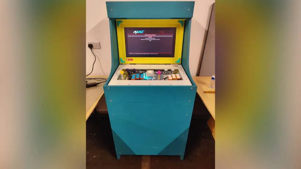 Image of the custom arcade cabinet built by Kian Ryan of Leigh Hackspace.