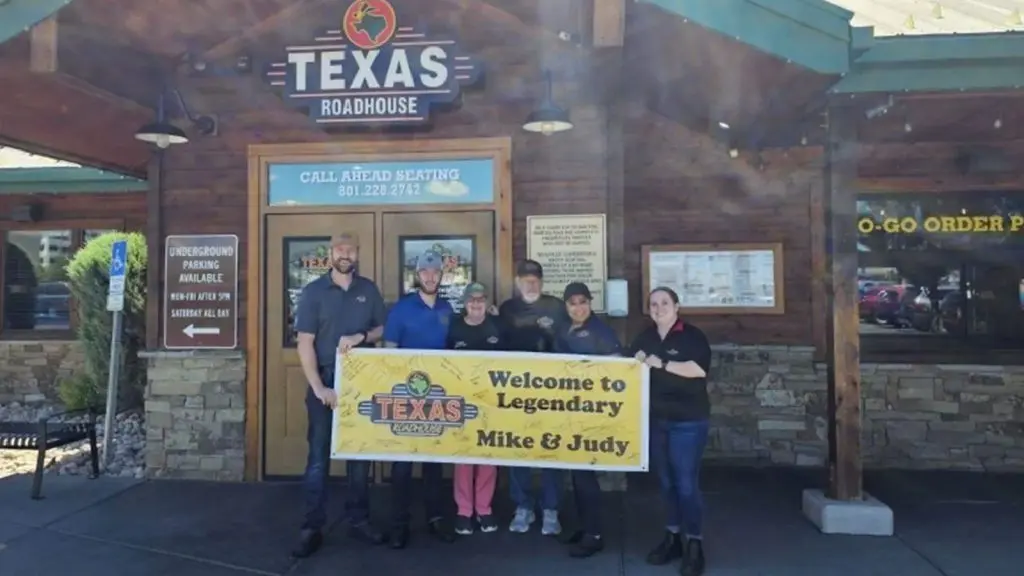 Texas Roadhouse couple