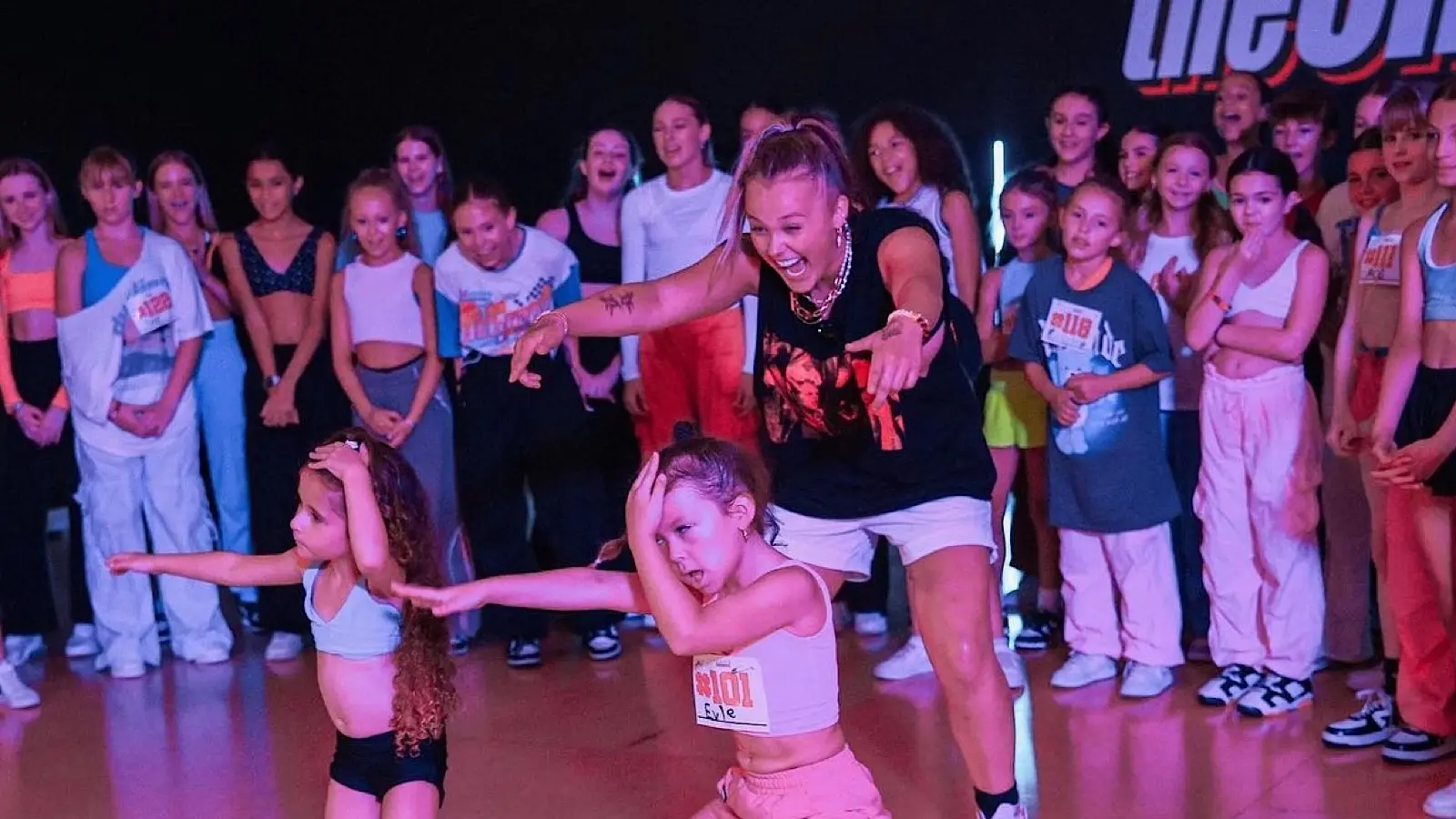 JoJo Siwa praised for teaching a dance class well