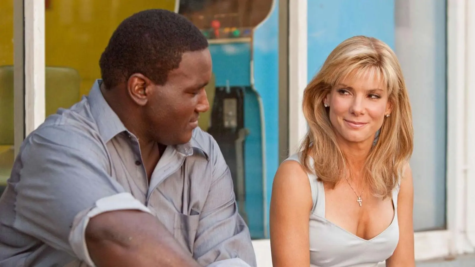 Quinton Aaron as Michael Oher and Sandra Bullock as Leigh Anne in The Blind Side