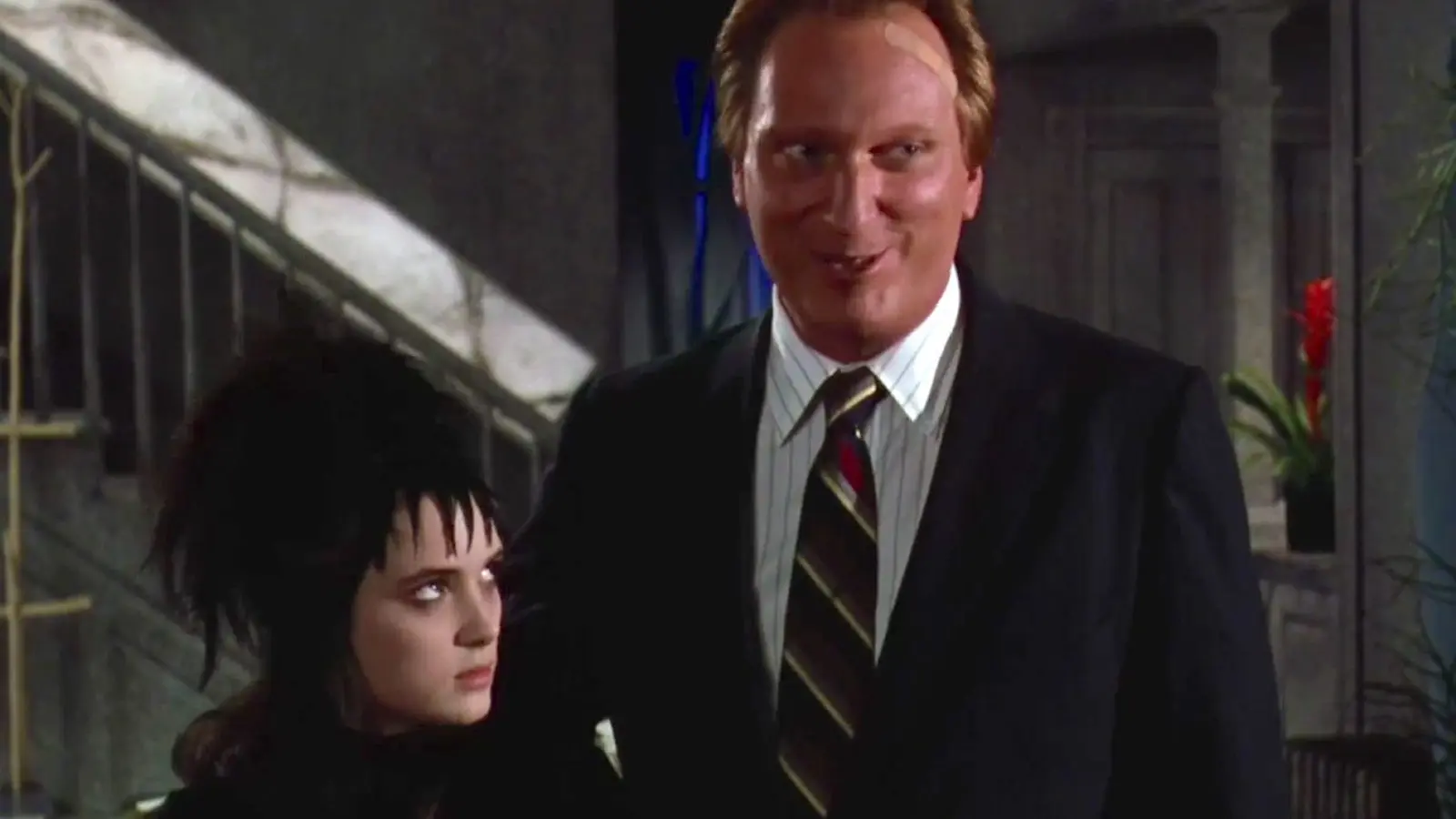 Jeffrey Jones with his arm about his daughter in Beetlejuice.