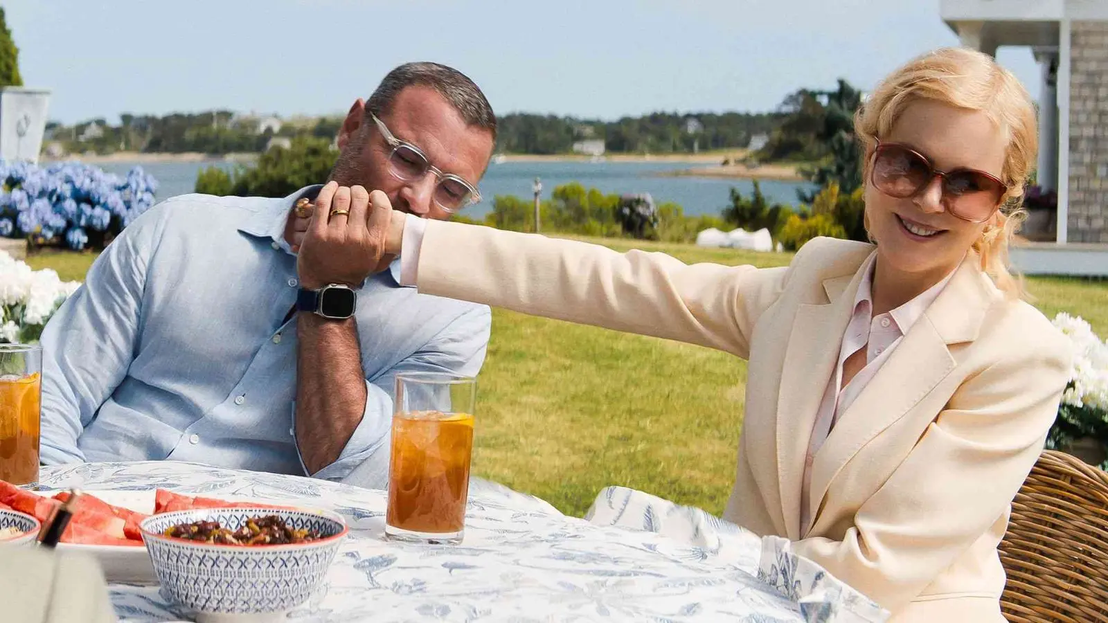 The perfect couple scene with Nicole Kidman and Liev schreiber.