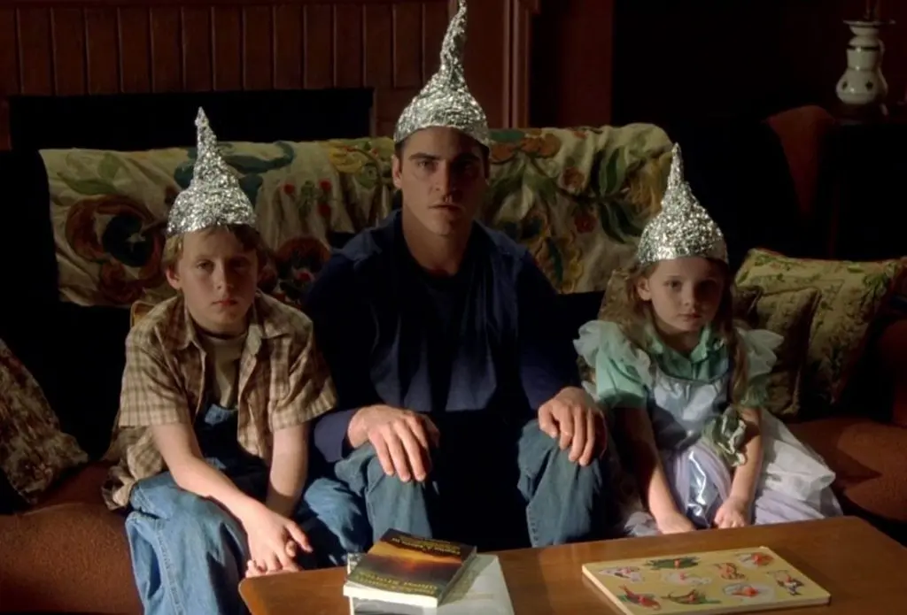 Rory Culkin, Joaquin Phoenix, and Abigail Breslin wearing tinfoil hats in Signs