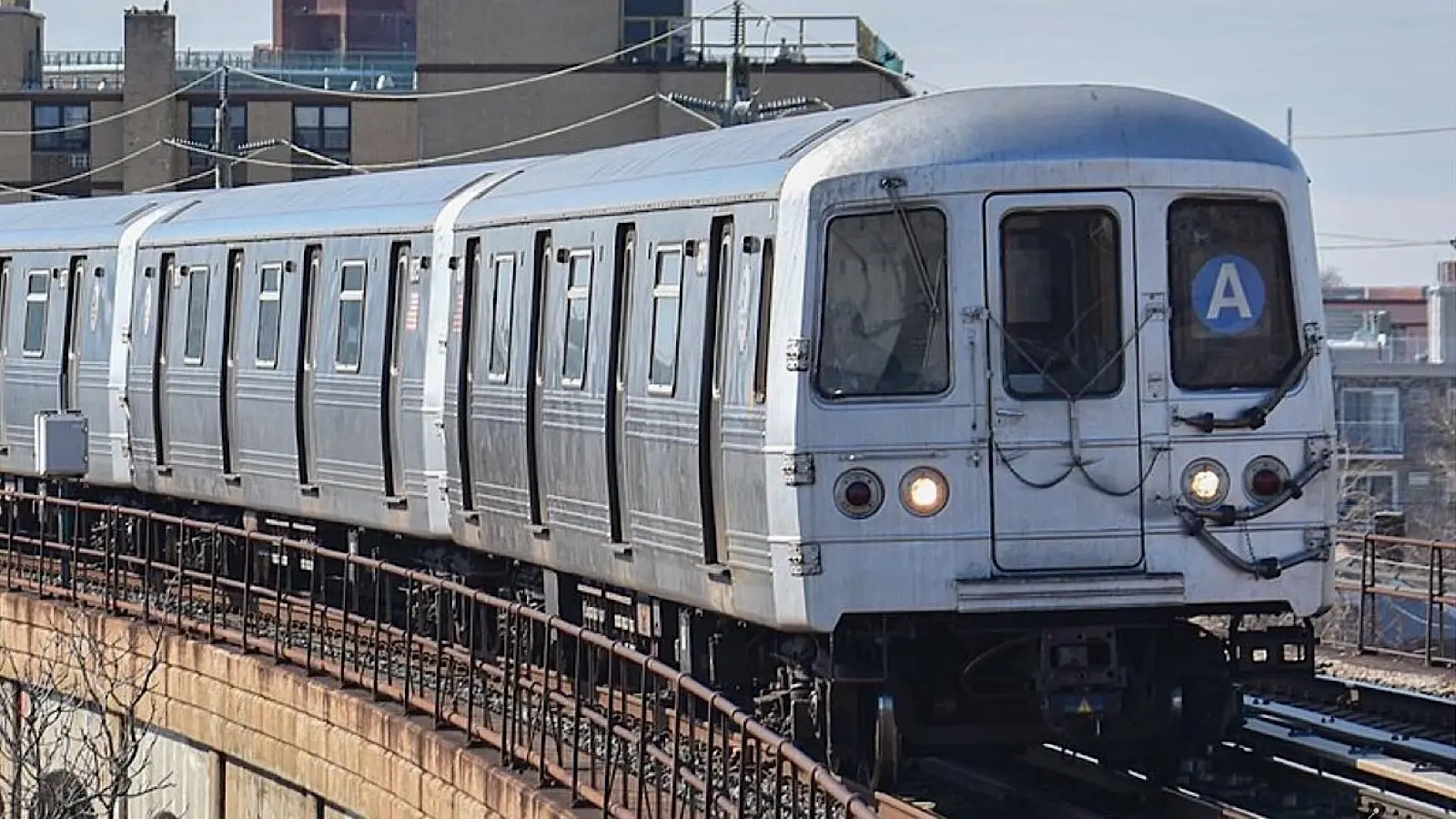 subway surfing trend