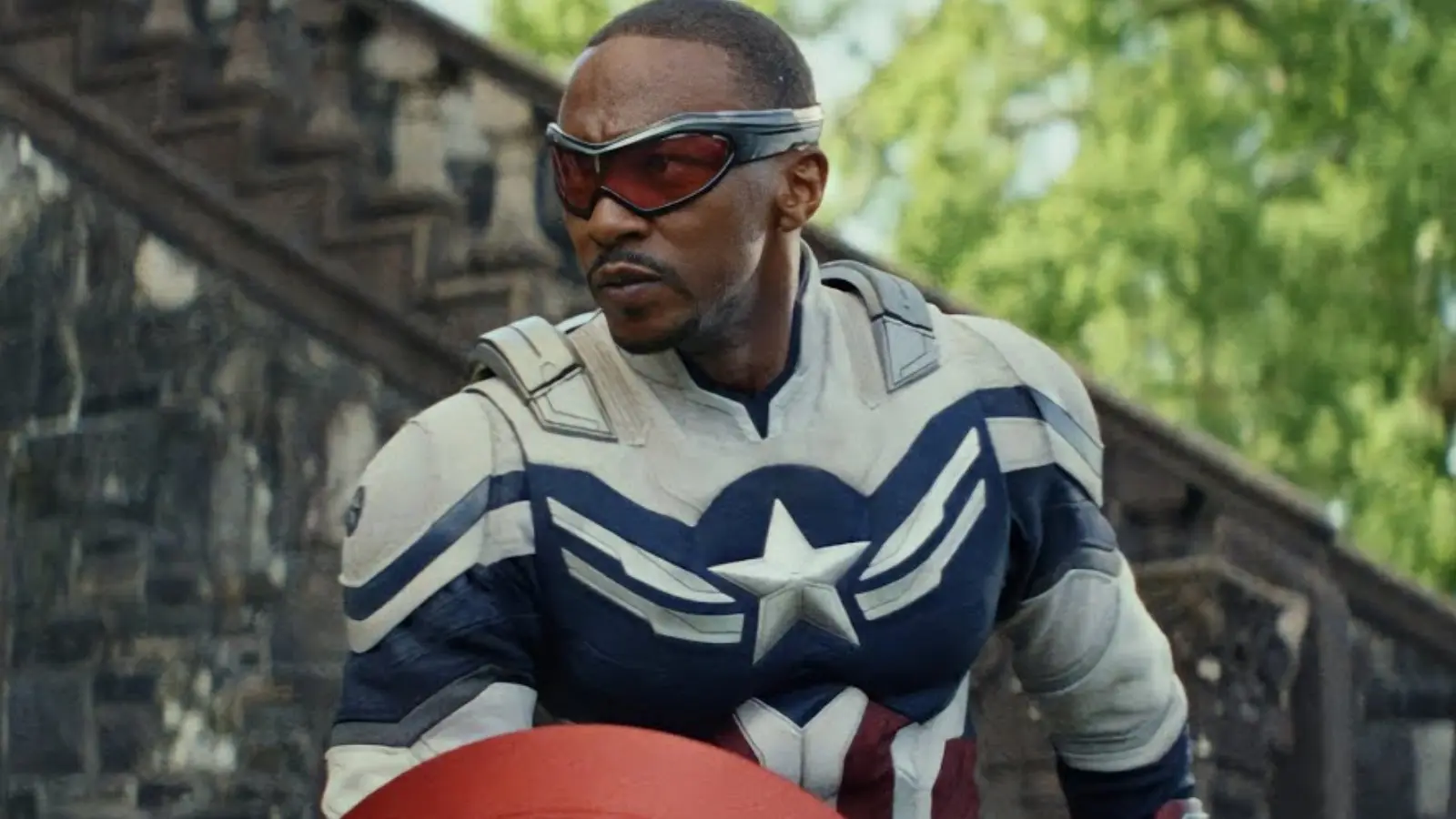 Anthony Mackie holding his Captain America shield.