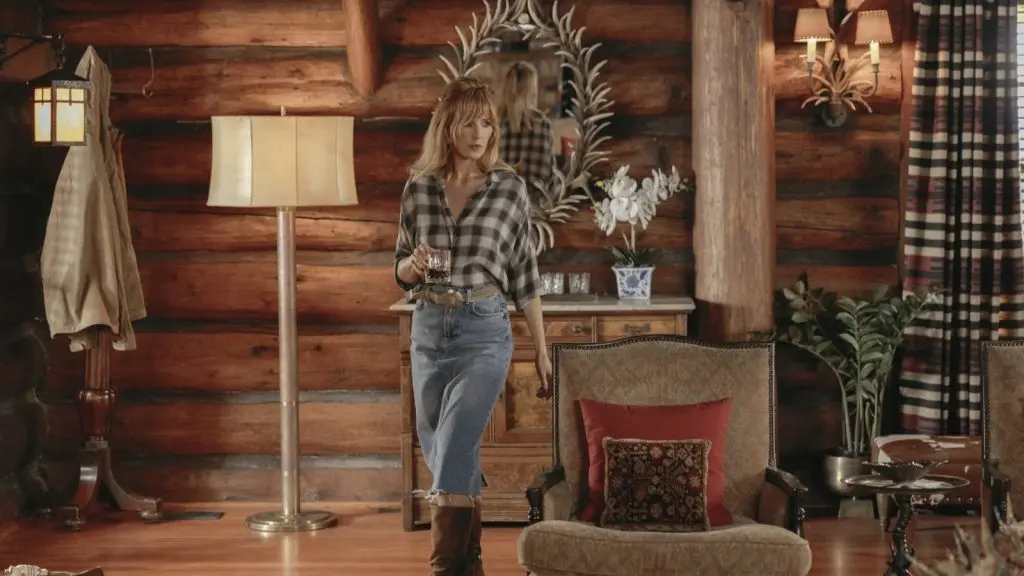 Yellowstone: Beth walks around the inside of the Dutton house