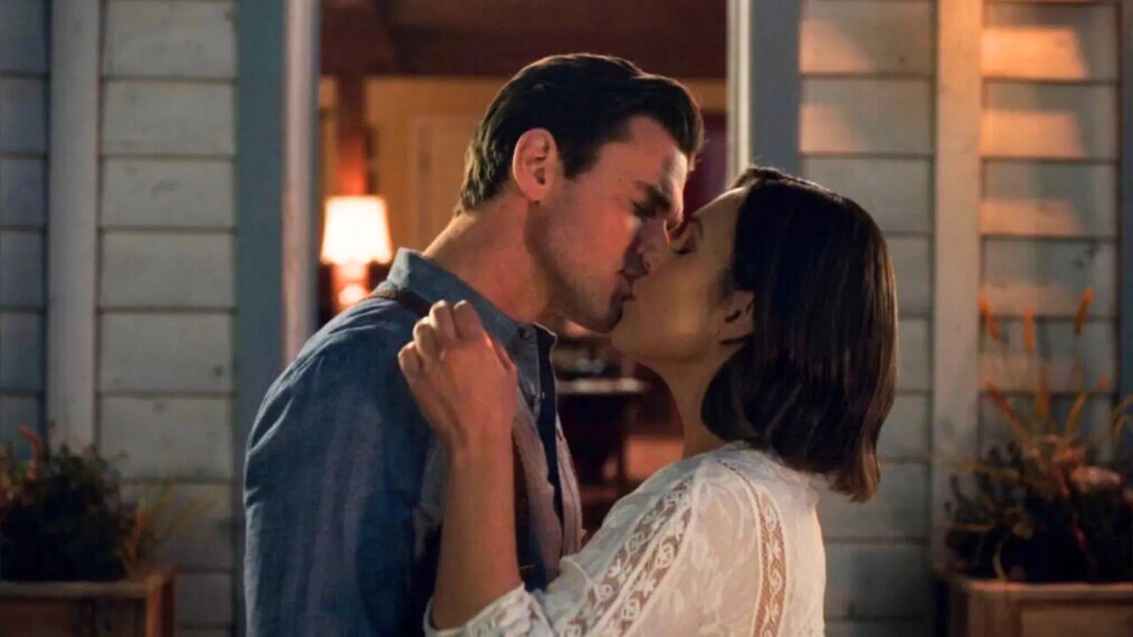 Elizabeth and Nathan kiss in When Calls the Heart Season 12