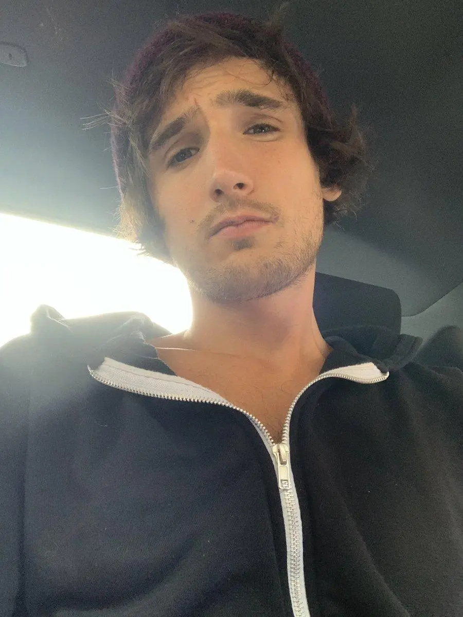 Mitch Jones, Twitter